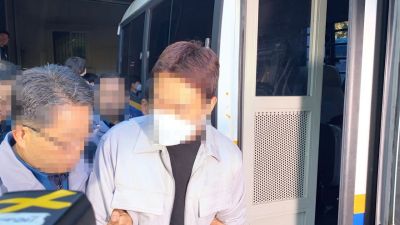 광주 도심에서 수입차를 몰다 뺑소니 사망사고를 낸 뒤 달아난 김모(32)씨가 지난 2024년 10월 4일 오전 광주 서부경찰서에서 검찰로 송치되고 있다. 민현기 기자