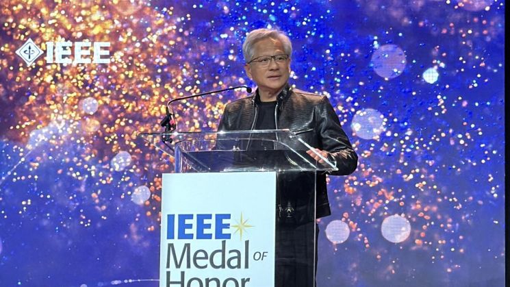 Jensen Huang, CEO of NVIDIA, is speaking at the announcement ceremony of the IEEE Medal of Honor winners held in Las Vegas, USA, last January. Photo by Paek Jongmin, Tech Specialist
