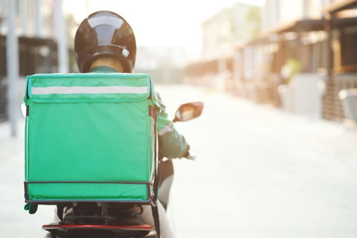 A criminal complaint has been filed against a major delivery platform amid controversies over the exploitation of delivery workers in France. Photo by Getty Images