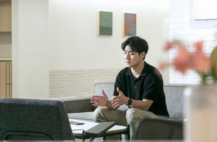 신성규 리벨리온 최고재무책임자(CFO)가 4월13일 성남시 분당구에 위치한 리벨리온 본사에서 자사 투자 히스토리에 대해 설명하고 있다.