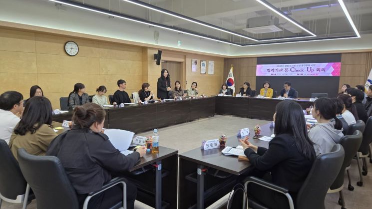 지난 22일 안산시청 제1회의실에서 '2026 상반기 의료 요양 통합돌봄사업 협력기관 네트워크 회의'가 진행 중이다. 안산시 제공