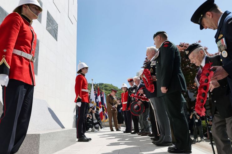 가평군 가평읍 영연방 참전비에서 24일 '영연방 한국전쟁 참전 75주년 기념행사'가 성대하게 거행되고 있다. 가평군 제공