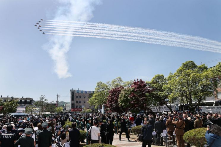 가평군 가평읍 영연방 참전비에서 24일 '영연방 한국전쟁 참전 75주년 기념행사'가 성대하게 거행되고 있다. 가평군 제공