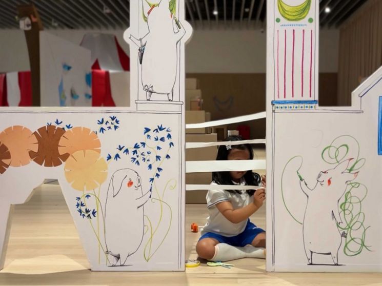 서울역사박물관 국제교류전 '볼 빨간 돼지의 종이 모험.'