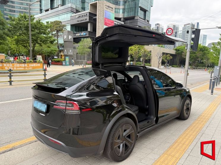 쏘카구독으로 제공되는 테슬라 모델 X. 이명환 기자