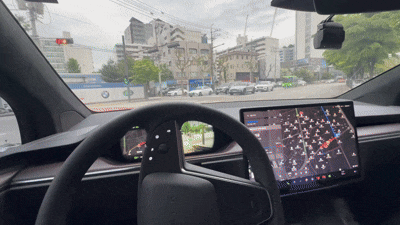 쏘카구독으로 제공되는 테슬라 모델 X에서 FSD를 통한 자율주행이 진행도는 모습. 이명환 기자