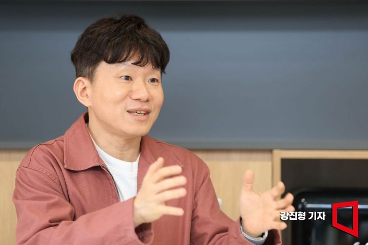 이기영 드림어스컴퍼니 대표이사가 지난달 28일 서울 강남구 드림어스컴퍼니에서 아시아경제와 인터뷰 하고 있다. 강진형 기자