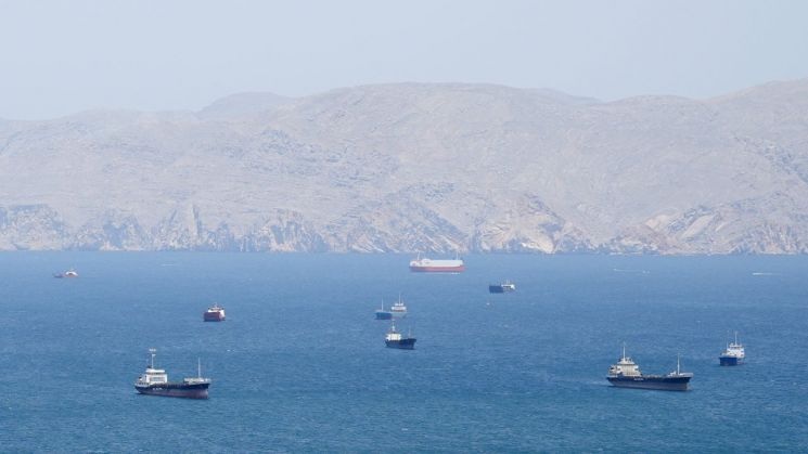 호르무즈 해협의 선박들. 로이터연합뉴스