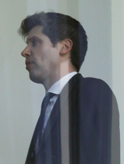 샘 올트먼 오픈AI CEO가 재판에 참석하고 있다. AP연합뉴스