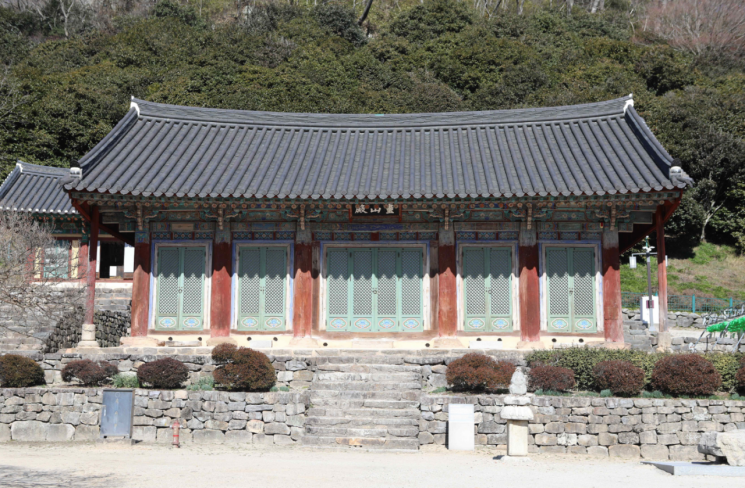 고창 선운사 영산전.