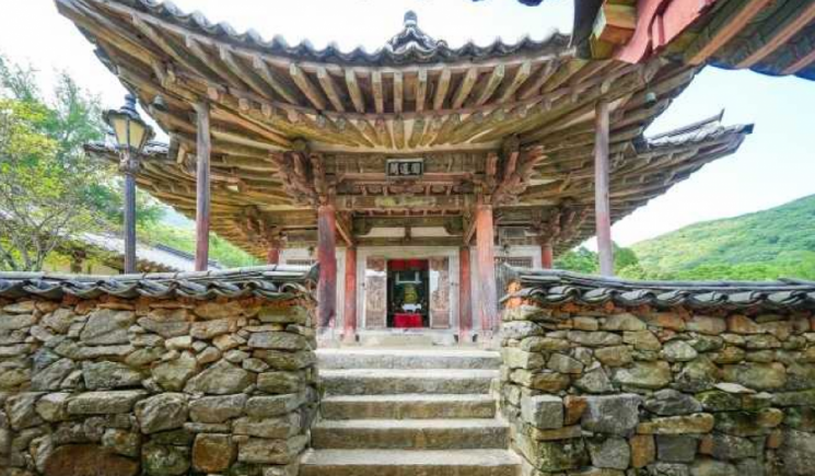 순천 선암사 원통전.