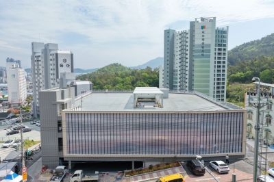 행복충전소 주차 타워 전경