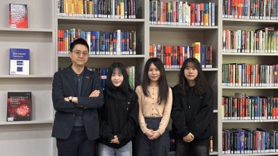 (왼쪽부터) AI정책전략대학원 공득조 교수, 김유나 석사과정생, 서울대학교 이지혜 책임연구원(GIST 외부연구원), 박주영 석사과정생. GIST 제공