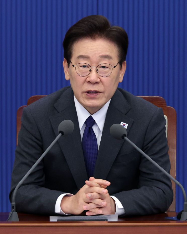 이재명 대통령이 30일 청와대에서 열린 수석보좌관회의에서 발언하고 있다. 2026.4.30 연합뉴스