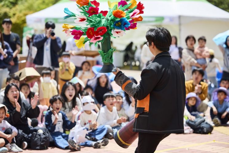 작년 국립부산과학관 어린이날 행사로 진행된 풍선아트쇼.