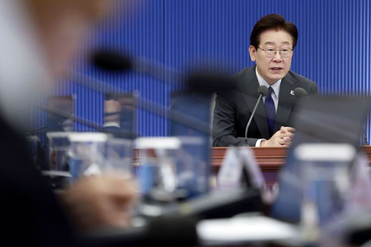 이재명 대통령이 30일 청와대에서 열린 수석보좌관회의에서 발언하고 있다. 연합뉴스