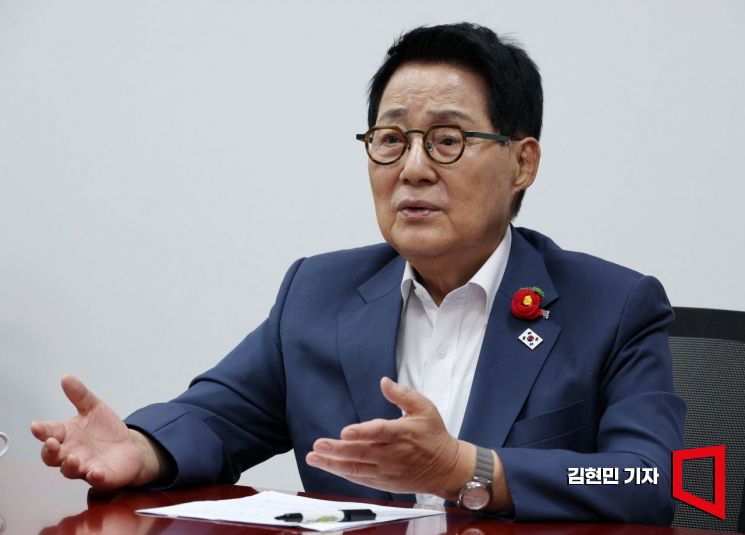 박지원 더불어민주당 의원이 국회에서 아시아경제와 인터뷰를 하고 있다.  김현민 기자