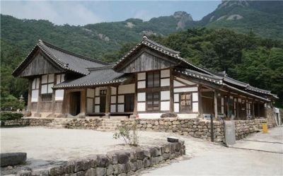 전북 부안 내소사 설선당과 요사. 사진 제공=부안군