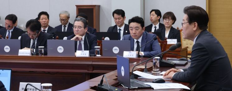 이재명 대통령이 30일 청와대에서 수석보좌관회의를 주재하고 있다. 연합뉴스