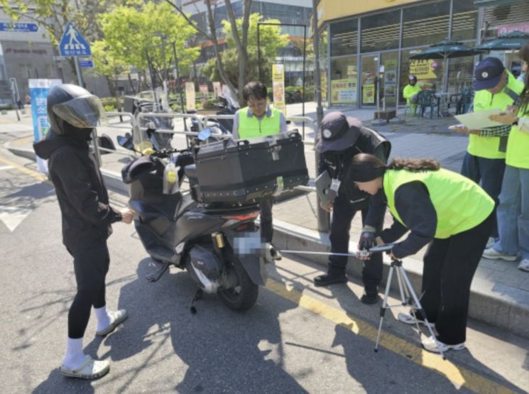 이륜차 소음 단속 현장. 서울시