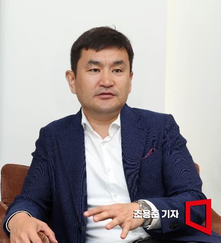 수헤 수흐볼드 주한 몽골대사가 서울 용산구 대사관에서 아시아경제와 인터뷰 하고 있다. 조용준 기자