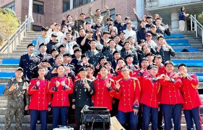 동강대 학군단이 최근 보건관 앞 운동장에서 육군 부사관학교 군악대를 초청해 음악회를 열었다. 동강대학교 제공