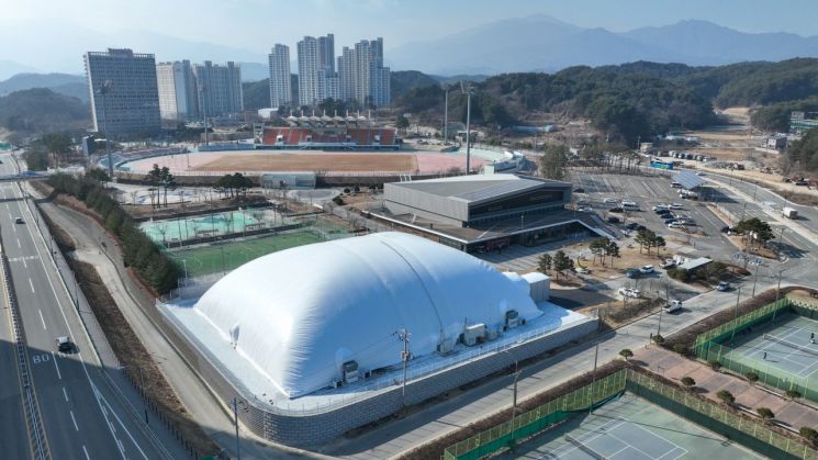 充气穹顶全景。襄阳郡供图
