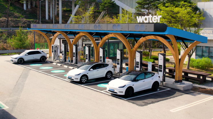 A Tesla vehicle is charging at the water refill station at Naerincheon Rest Area in the Yangyang direction. Water