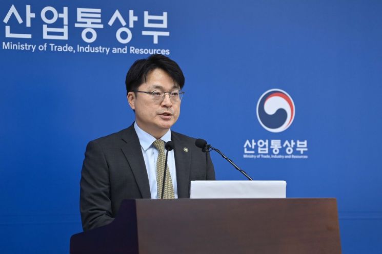 7일 문신학 산업통상부 차관이 정부세종청사에서 중동상황 및 석유최고가격 5차 지정 관련 브리핑을 하고 있다. 산업통상부.