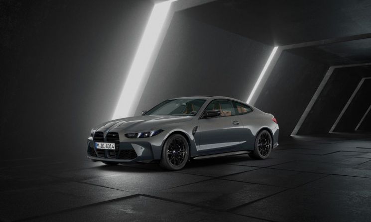 BMW M4 컴페티션 M xDrive 쿠페 드라빗 그레이 에디션. BMW코리아