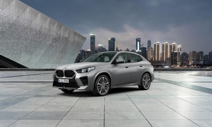 BMW X2 xDrive20i M 스포츠 프로즌 퓨어 그레이 스페셜 에디션. BMW코리아