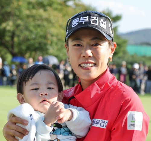박주영은 KLPGA 투어에서 활약하는 대표적인 엄마 골퍼다. KLPGA 제공