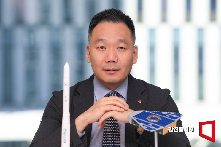 김선 한화그룹 우주사업총괄 부사장이 8일 서울 중구 한화빌딩에서 아시아경제와 인터뷰에 앞서 포즈를 취하고 있다. 강진형 기자