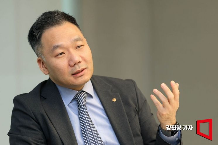김선 한화그룹 우주사업총괄 부사장이 8일 서울 중구 한화빌딩에서 아시아경제와 인터뷰 하고 있다. 강진형 기자