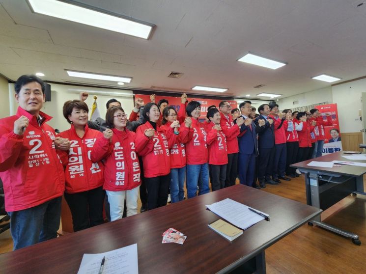 이동환 고양시장 예비후보(국민의힘)가 8일 기자회견을 열고 제9대 고양시장 선거 출마를 공식 선언하고 있다. 이종구 기자