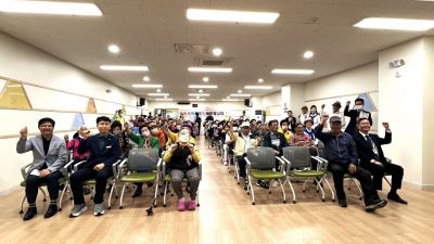 장성군노인복지관이 어버이날을 맞아 어르신들에 대한 존경과 감사의 마음을 전하는 다채로운 행사를 진행했다. [사진제공=장성군노인복지관]