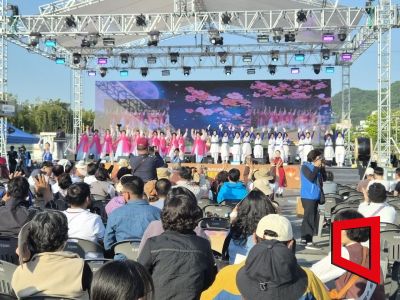 광주 동구 5·18민주광장 일대에서 9일 오후 '빛고을 관등회'가 성대하게 열려 지역 주요 사찰 스님들과 시민 등 1500여 명이 축제를 즐기고 있다. 민현기 기자