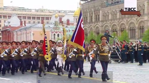 북한군 부대가 러시아 전승절 열병식에서 행진하고 있다. 연합뉴스