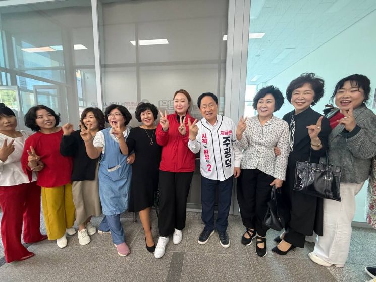 주광덕 경기 남양주시장 예비후보(국민의힘)가 9일 '시작도 완성도, 주광덕'이라는 슬로건을 내세우며 선거사무소 개소식을 열고 있다. 주광덕 후보 제공