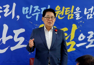 박지원 의원이 109번째 금귀월래를 맞아 지방선거 공천 후보들과 함께 공명선거 결의대회를 열고 필승을 다짐했다. 이준경 기자