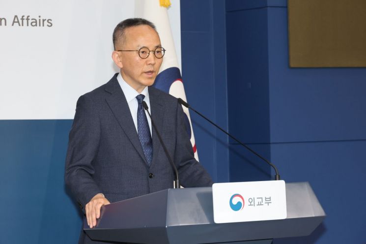 박일 외교부 대변인이 10일 정부서울청사에서 호르무즈 나무호 사고 결과를 발표하고 있다. 연합뉴스