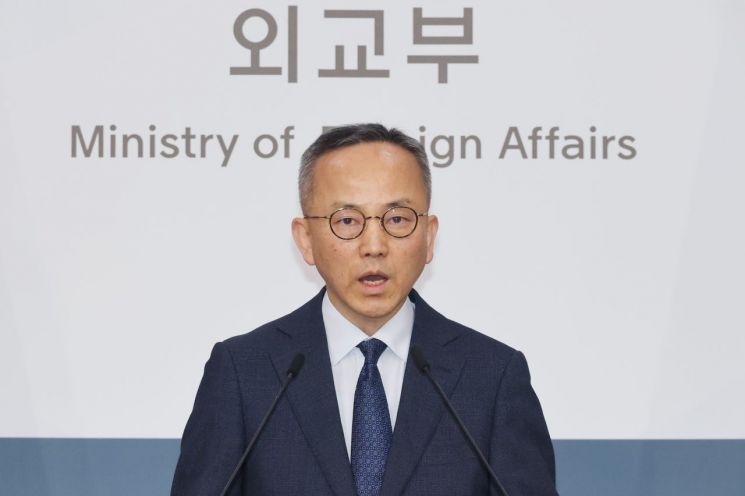 박일 외교부 대변인이 10일 정부서울청사에서 호르무즈 나무호 사고 결과를 발표하고 있다. 연합뉴스