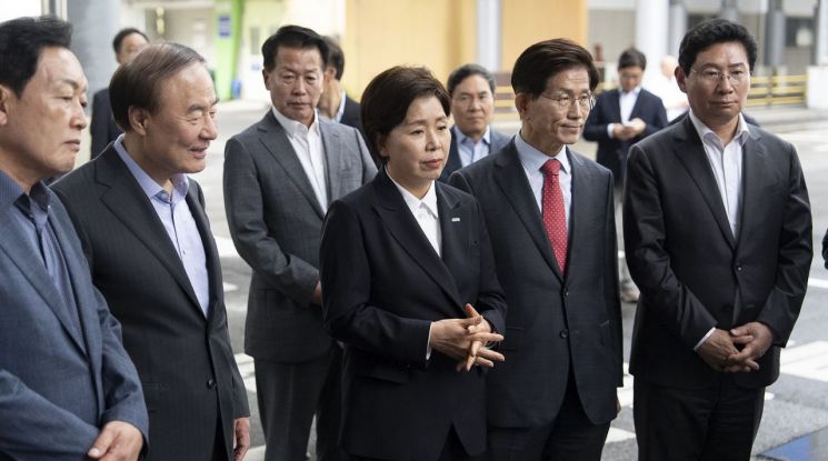 이상일 용인특례시장 후보(국민의힘)가 11일 오후 삼성전자 기흥캠퍼스를 방문하고 있다. 이상일 후보 제공