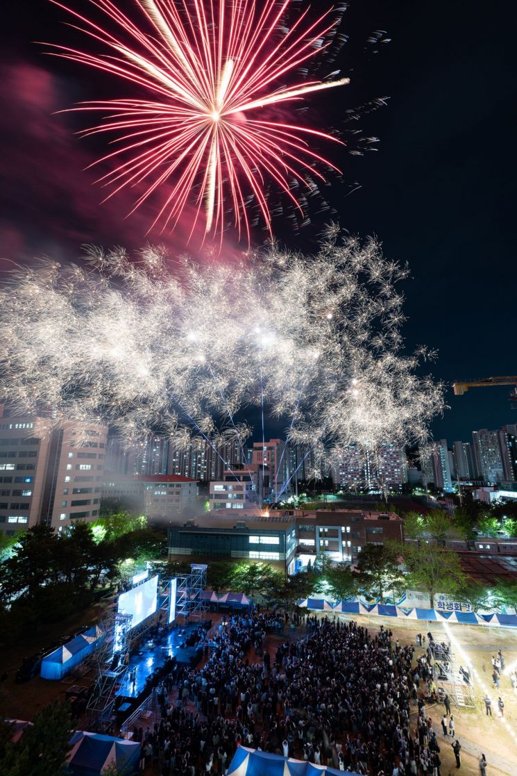 국립부경대학교 개교 80주년 기념 대동제 불꽃축제.