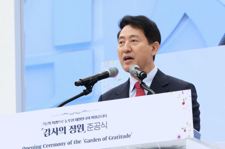 오세훈 국민의힘 서울시장 후보가 12일 서울 광화문 광장에서 열린 '감사의 정원' 준공식에서 발언하고 있다. 오세훈 후보 캠프