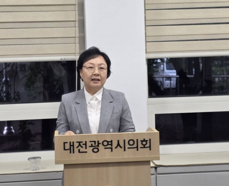 照片中人物为共同民主党大田市长候选人 Heo Taejeong 选举对策委员会文化艺术·观光·体育分科部长 Choi Hyejin。莫石奉记者供图