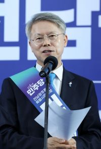 민형배 더불어민주당 전남광주통합특별시장 후보가 10일 오후 광주 서구 선거사무소 개소식에서 발언하고 있다. 연합뉴스