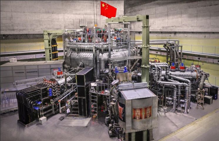 중국과학원 플라즈마물리연구소(ASIPP)의 핵융합 장치 EAST(Experimental Advanced Superconducting Tokamak) 전경. 중국은 EAST를 통해 1000초 이상 플라즈마를 유지하며 장시간 운전 데이터 확보 경쟁에 속도를 내고 있다. 중국과학원 플라즈마물리연구소(ASIPP) 제공