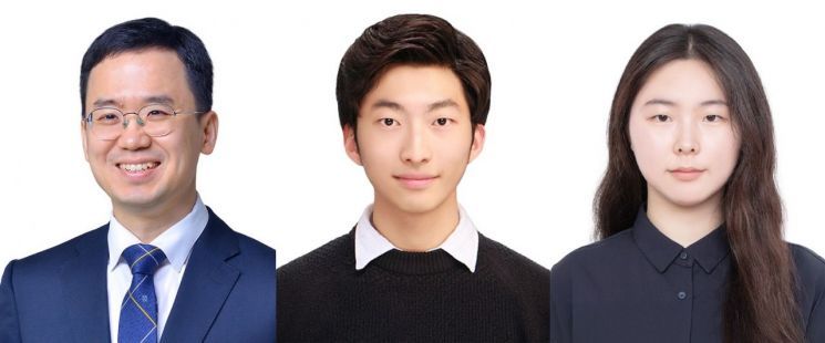 연구팀 사진. (왼쪽부터)방우석 물리·광과학과 교수, 이성민 석박통합과정생, 조수지 석박통합과정생. GIST 제공