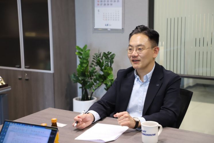 성시돈 LS증권 여의도점 영업부장이 지난달 30일 서울 여의도 LS증권 여의도점에서 아시아경제와 인터뷰를 하고 있다. LS증권
